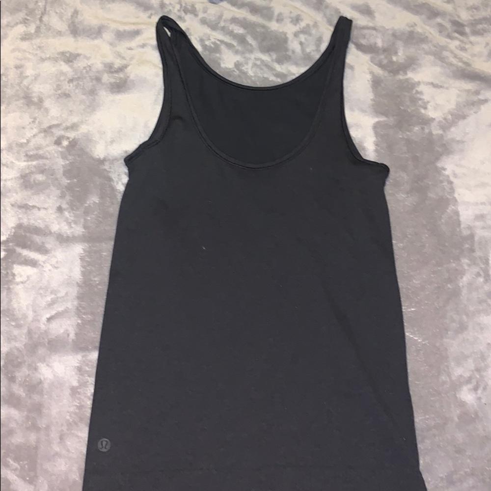 reversible lululemon tank, size isn’t in the tank